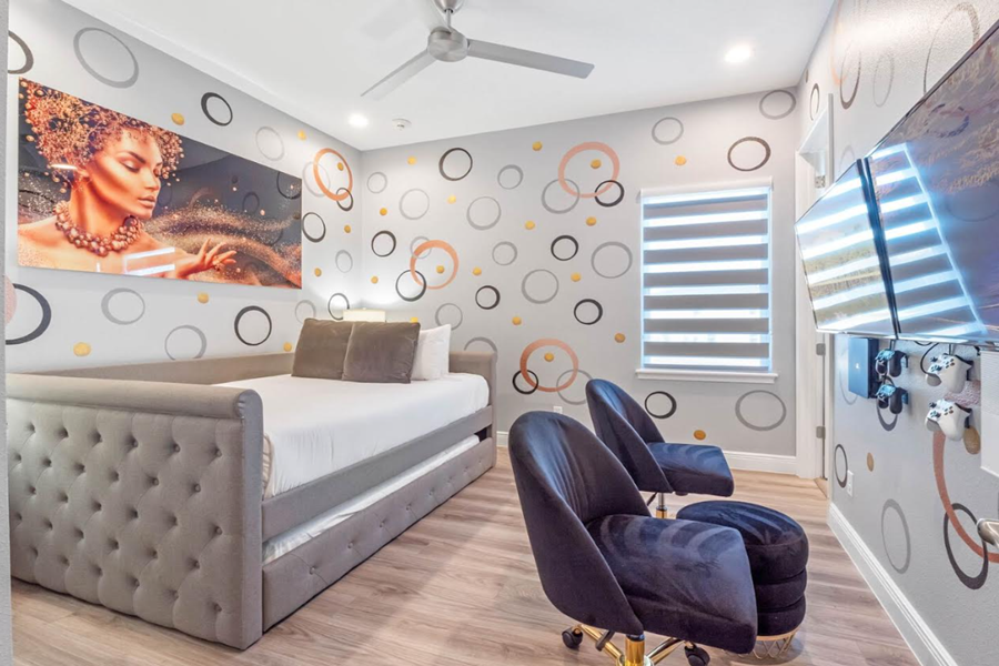 Orlando - 10 Bedroom Private Vacation Home - Image 2