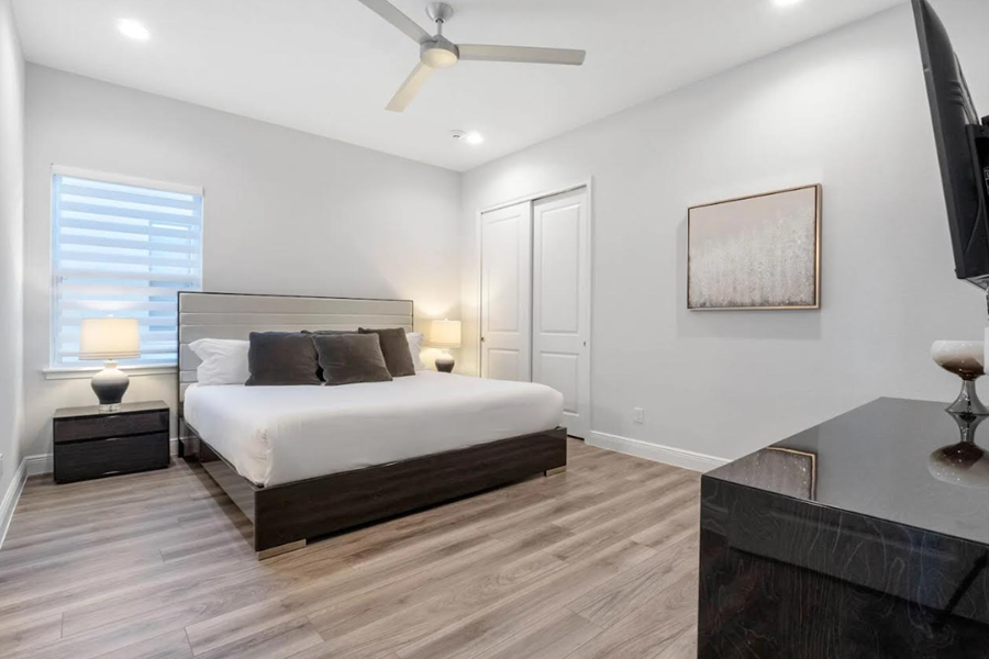 Orlando - 10 Bedroom Private Vacation Home - Image 4