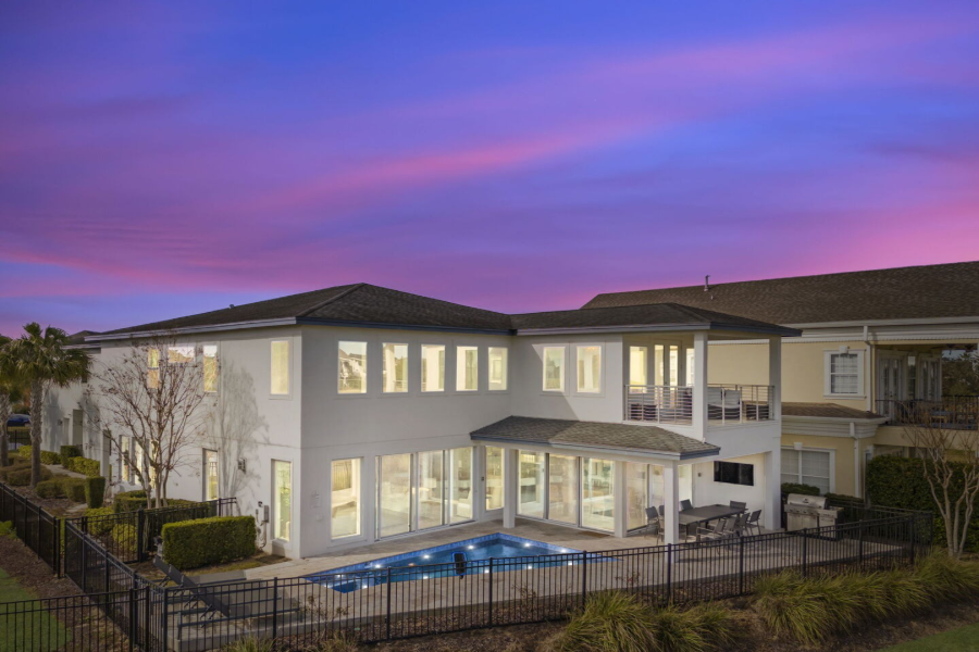 12 Bedroom Vacation Home - (14-18 Beds) 12 Bedroom Vacation Home - (14-18 Beds)