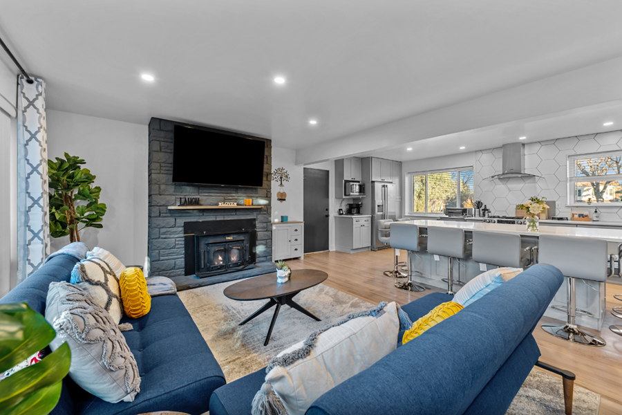 Private Home - 7 bedrooms / 4 Bath - Lakewood Private Home - 7 bedrooms / 4 Bath - Lakewood