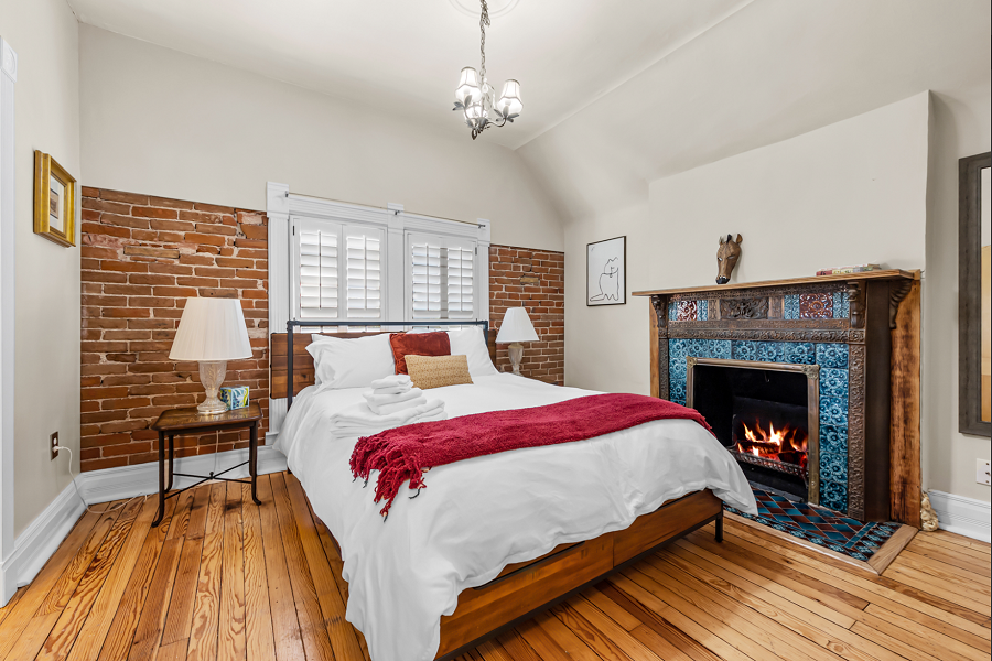 Private Home - 3 Bedrooms / 2 Bath - New Historic - 4 Beds Private Home - 3 Bedrooms / 2 Bath - New Historic - 4 Beds