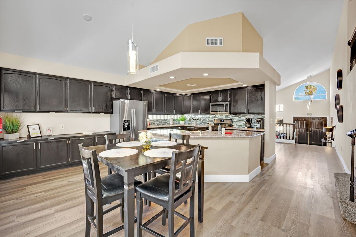 4 Bedroom Rental Home - Image 4