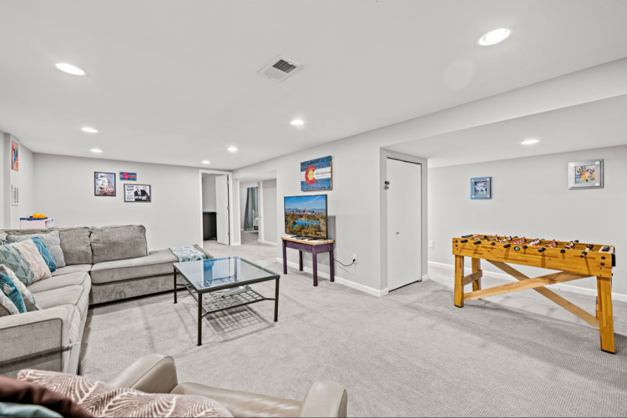 Denver - Private Vacation Home - 5 Bedrooms / 3 Bath - Jasmine - 5 Beds Denver - Private Vacation Home - 5 Bedrooms / 3 Bath - Jasmine - 5 Beds