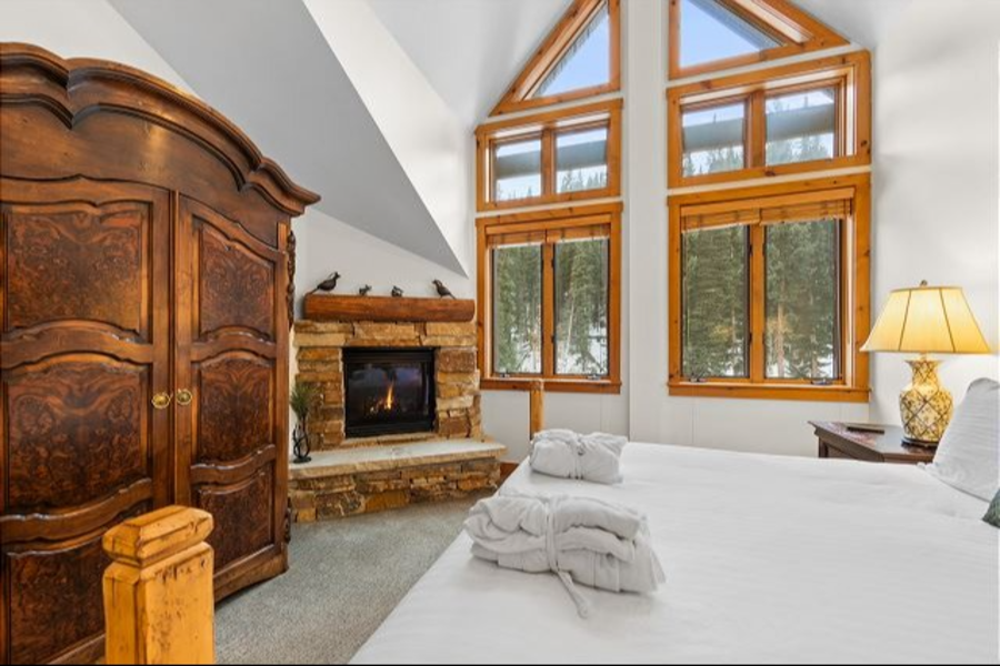 Rocky Mountains - Private Vacation Condo - 6 Bedrooms / 5.5 Bath - Timbers - 12 Beds + Sofa Sleeper